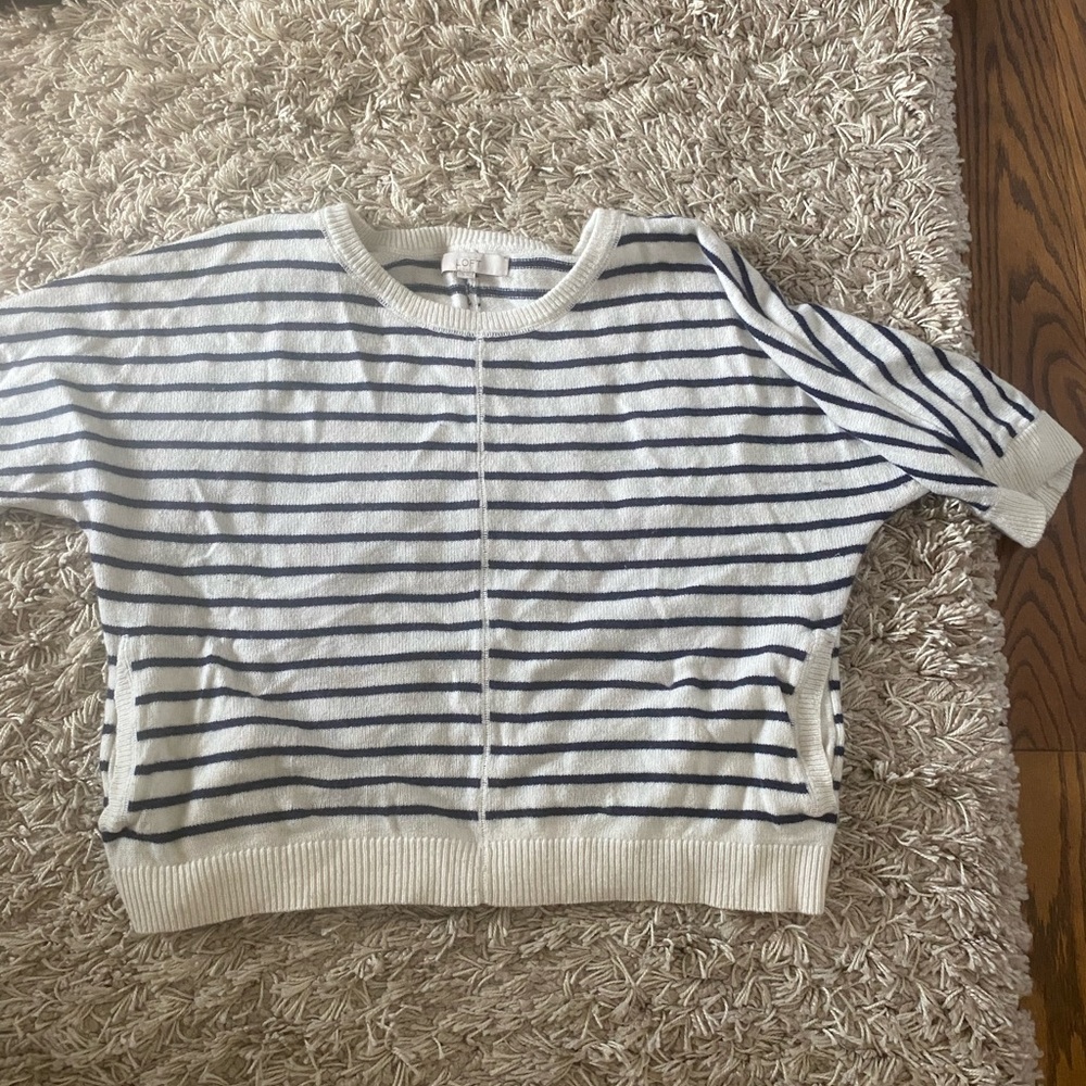 Adorable GUC slightly cropped sweater. Comfortable. Warm. Stylish.